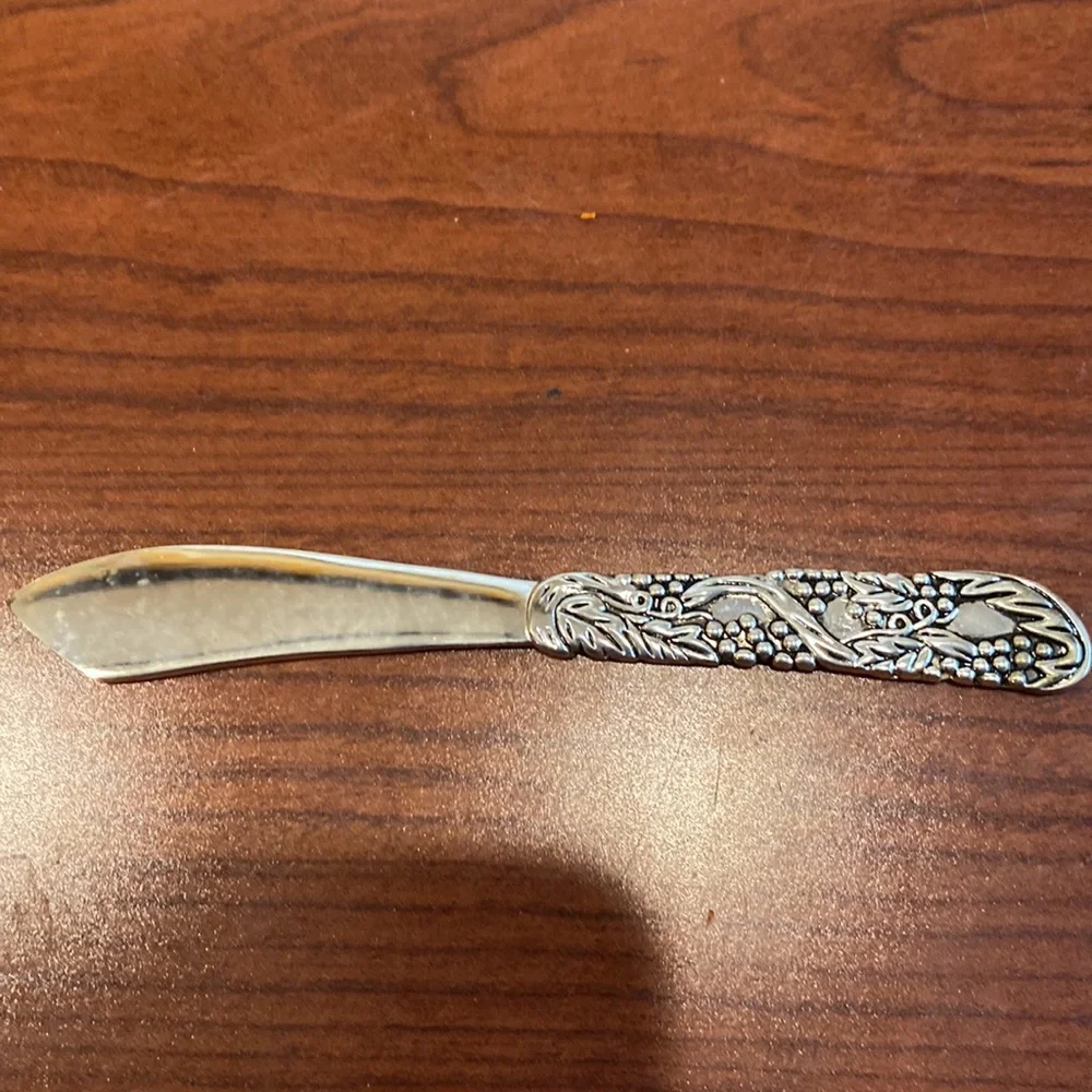 Set of 4 Godinger Silver Art Company Butter Knives